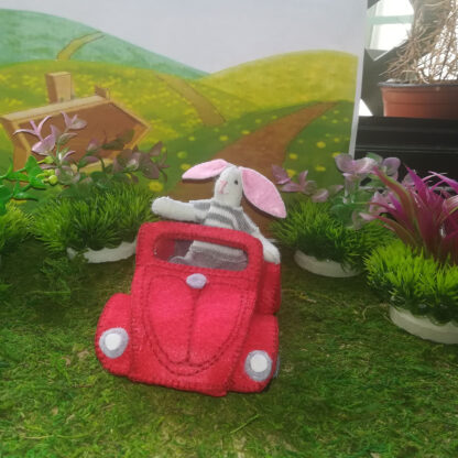 Conejo coche rojo